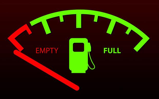 پس از روشن شدن چراغ اخطار بنزین چند کیلومتر می توان رانندگی کرد؟